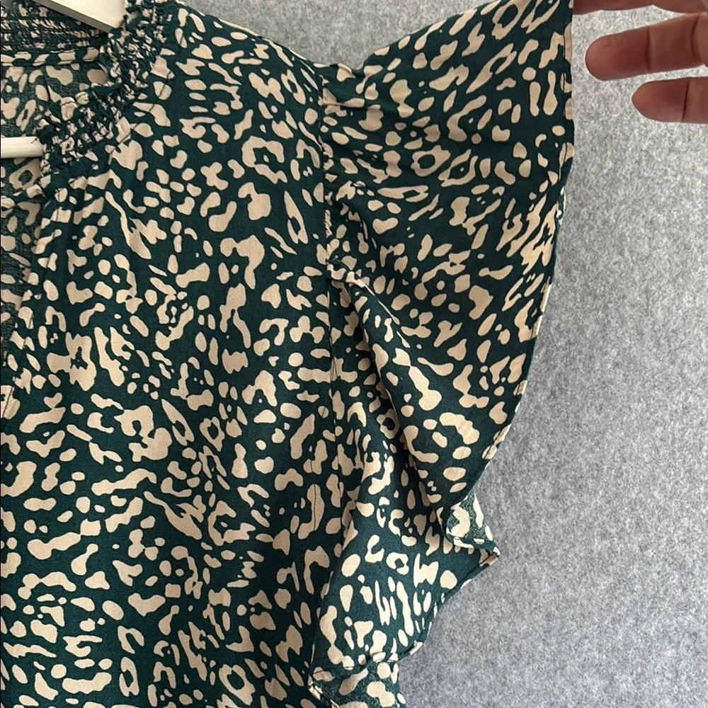 Jessica Simpson Flutter Sleeve Ruffled V-Neck Bohemian  Blouse Green/Cream (L) - Picture 5 of 11